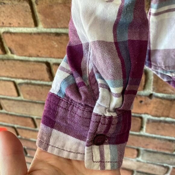 š
ŗBurgundyāPlaidĀ ButtonāUpāMedium - Picture 5 of 7